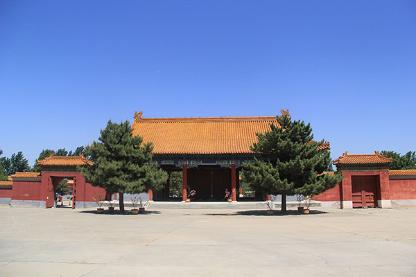 中华永久陵园地址在哪里？有免费班车吗？陵园树葬价格多少钱？