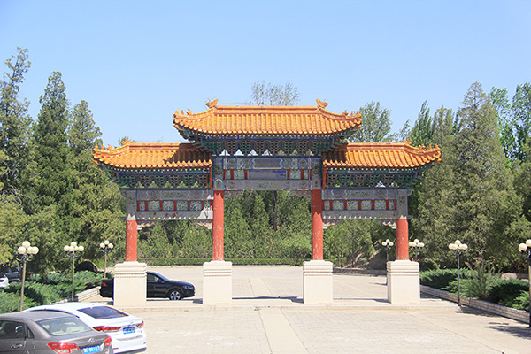 中华永久陵园是合法的陵园吗？中华永久陵园地址在哪里有班车吗？