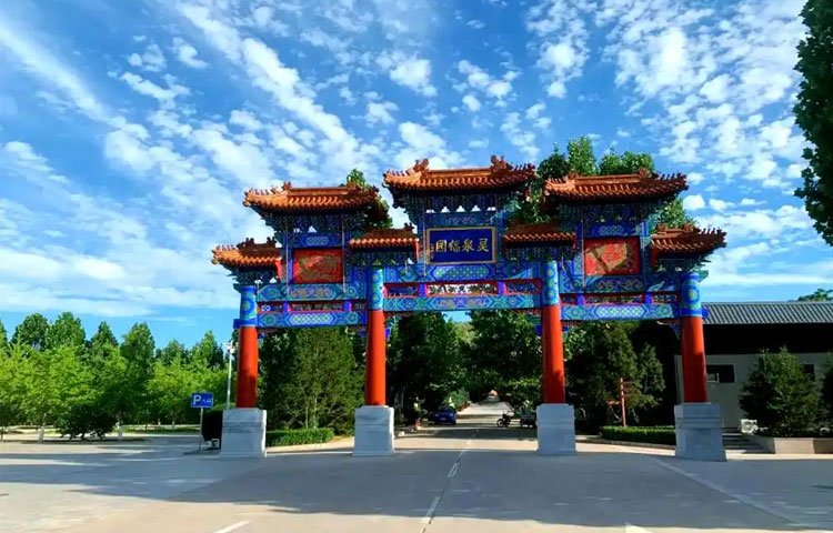 灵山宝塔陵园大门