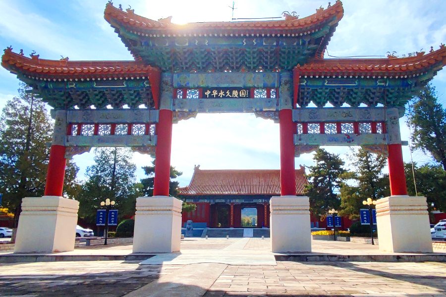 陵园大门