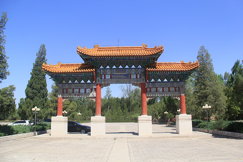 中华永久陵园牌楼