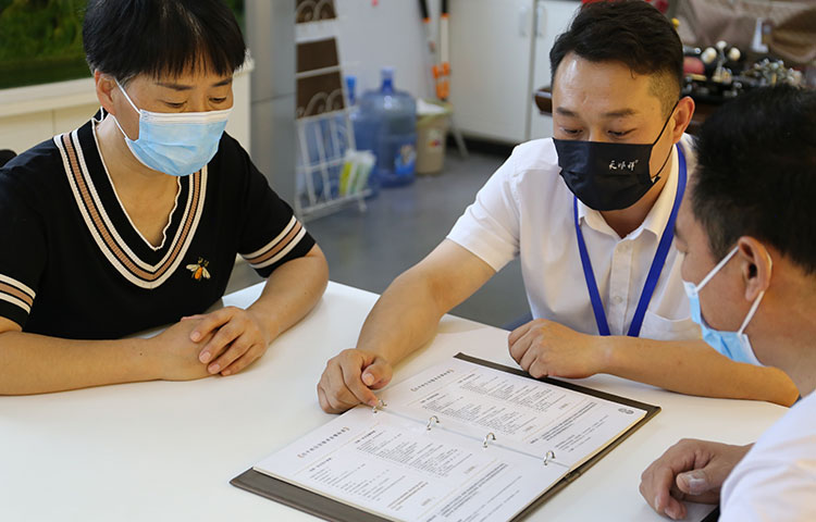 向家属详细介绍天顺祥白事服务内容