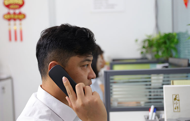 咨询顾问以更饱满热情的态度接受每一位家属的咨询