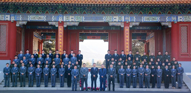 中华永久陵园全体员工合影