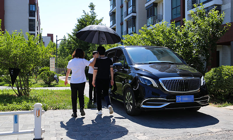 中华永久陵园高级选墓专车