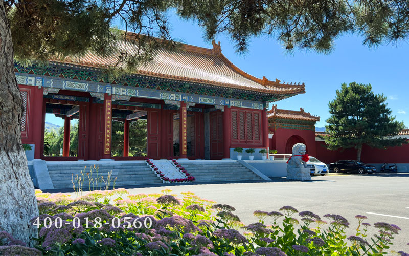 中华永久陵园的陵门建筑